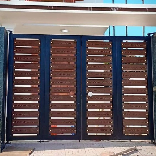 Mẫu cổng sắt hộp 4 cánh nan gỗ