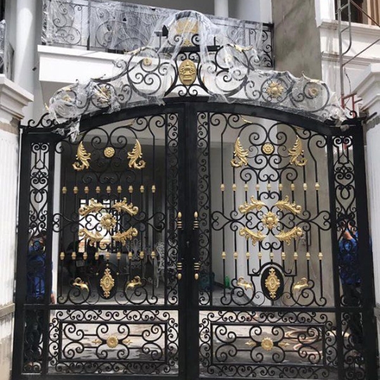 Mẫu cổng sắt uốn nghệ thuật